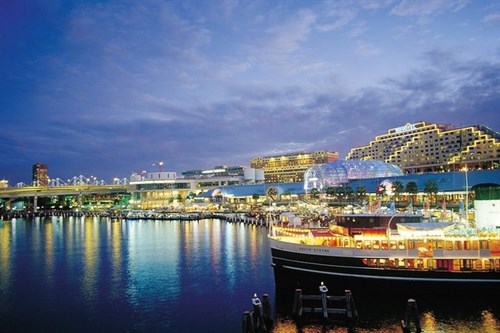Harbour side at night.jpg